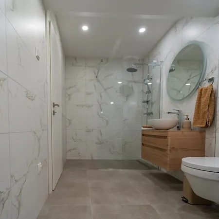 아파트 Penthouse Oasis With Sea Views And Terrace