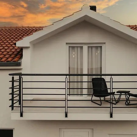 Penthouse Oasis With Sea Views And Terrace דירה