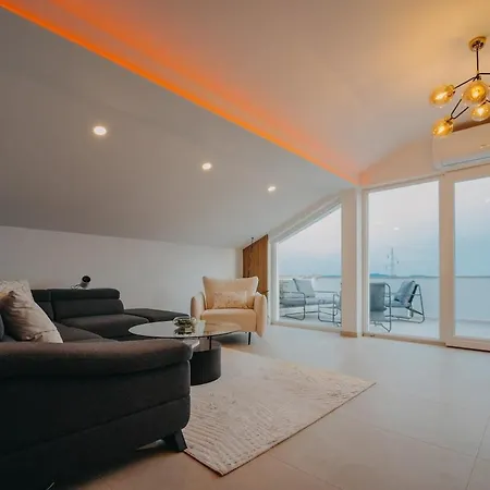 Penthouse Oasis With Sea Views And Terrace * 자다르