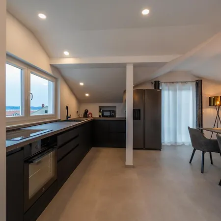 Penthouse Oasis With Sea Views And Terrace 아파트 *