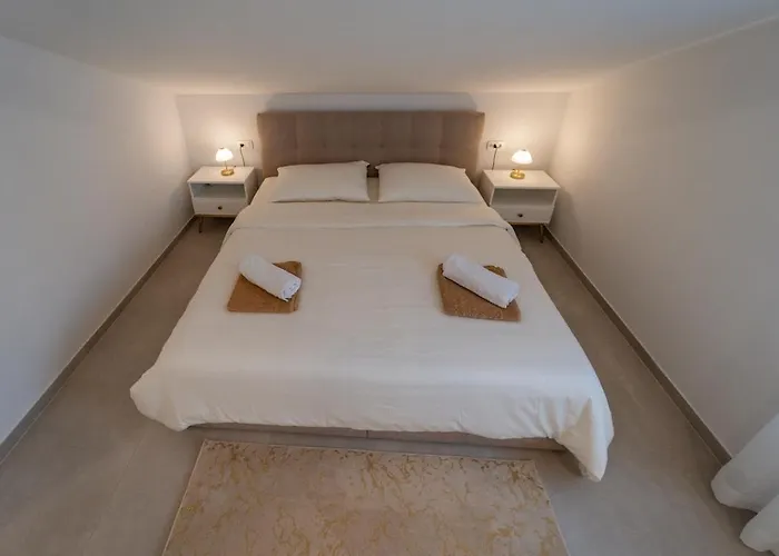 Penthouse Oasis With Sea Views And Terrace דירה זאדאר