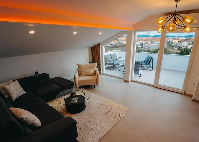 Penthouse Oasis With Sea Views And Terrace *