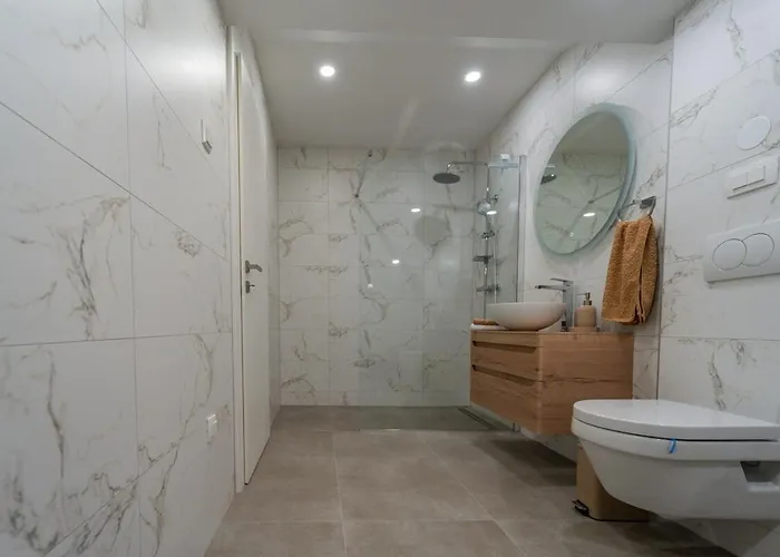 דירה Penthouse Oasis With Sea Views And Terrace