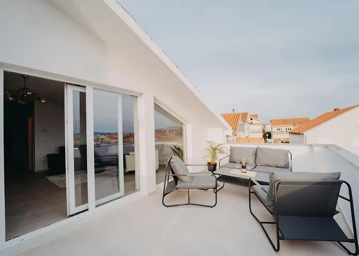 Penthouse Oasis With Sea Views And Terrace דירה זאדאר