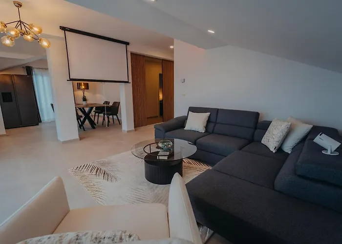 Penthouse Oasis With Sea Views And Terrace דירה