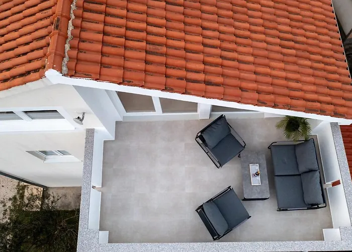 Penthouse Oasis With Sea Views And Terrace *