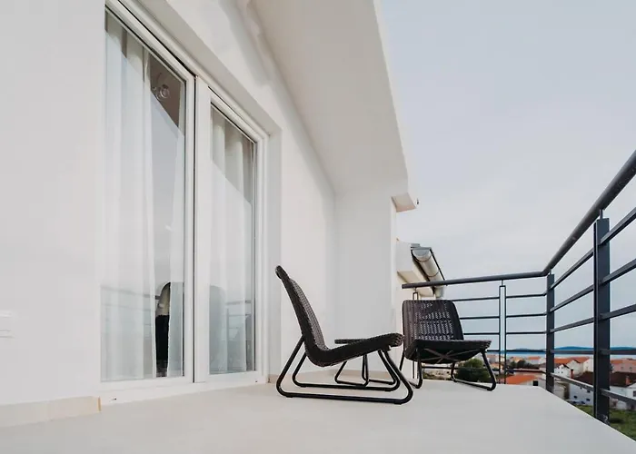 Penthouse Oasis With Sea Views And Terrace