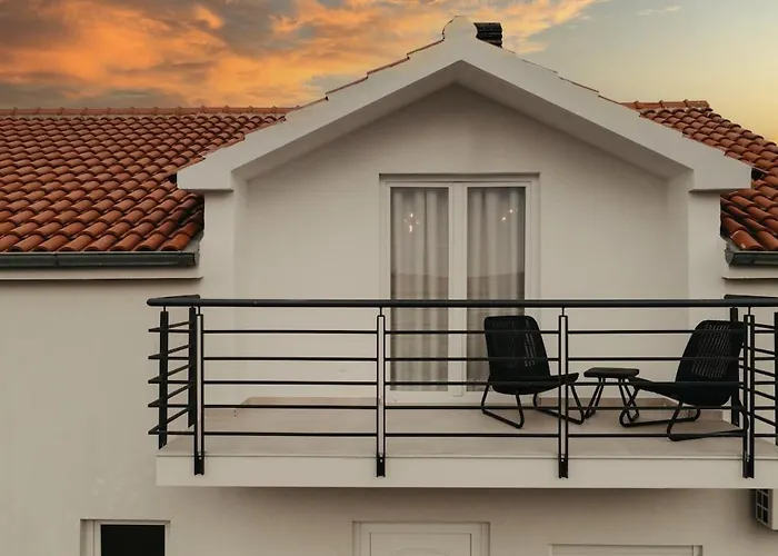 Penthouse Oasis With Sea Views And Terrace דירה