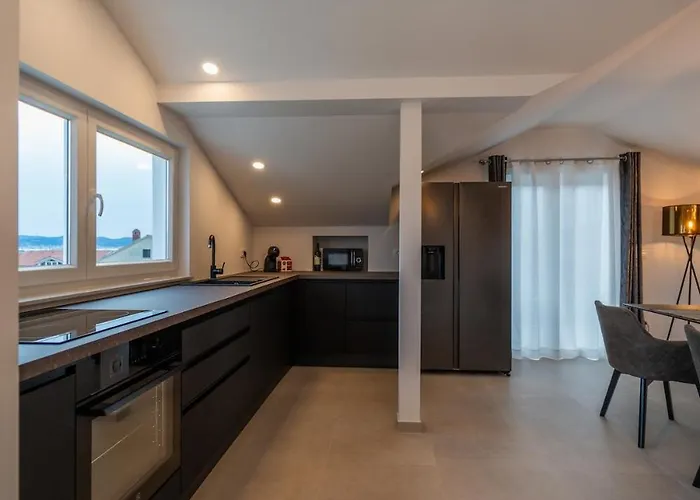 Penthouse Oasis With Sea Views And Terrace דירה *